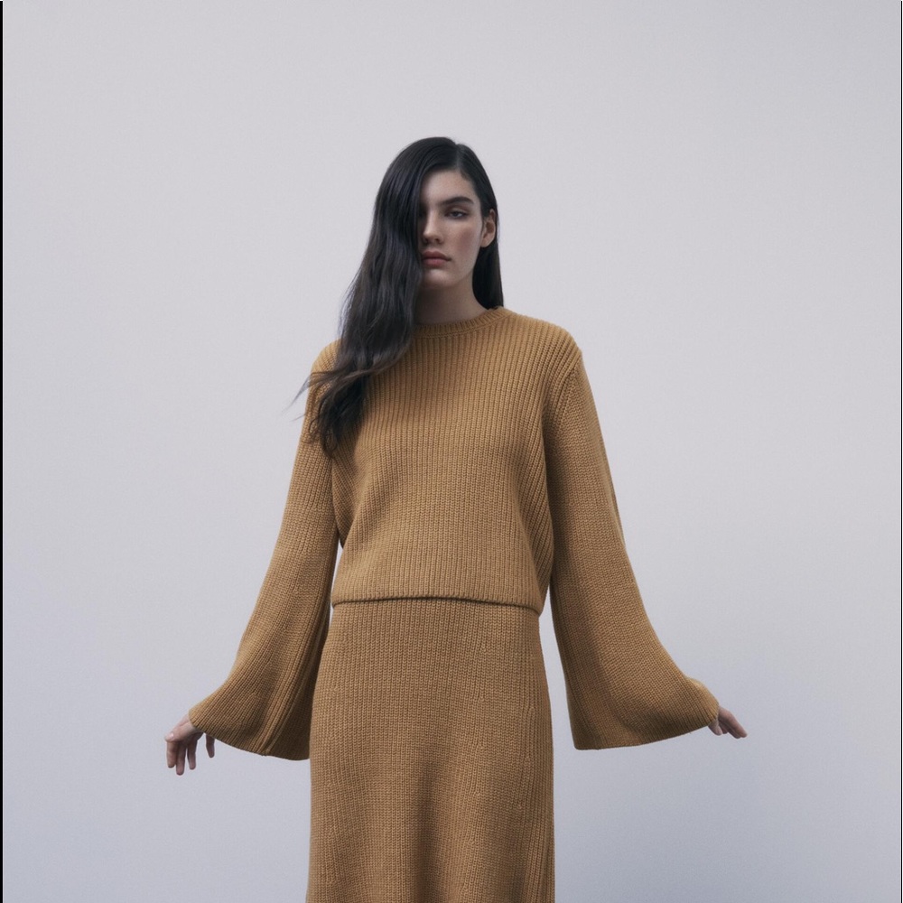 ZARA WIDE SLEEVE KNIT SWEATER